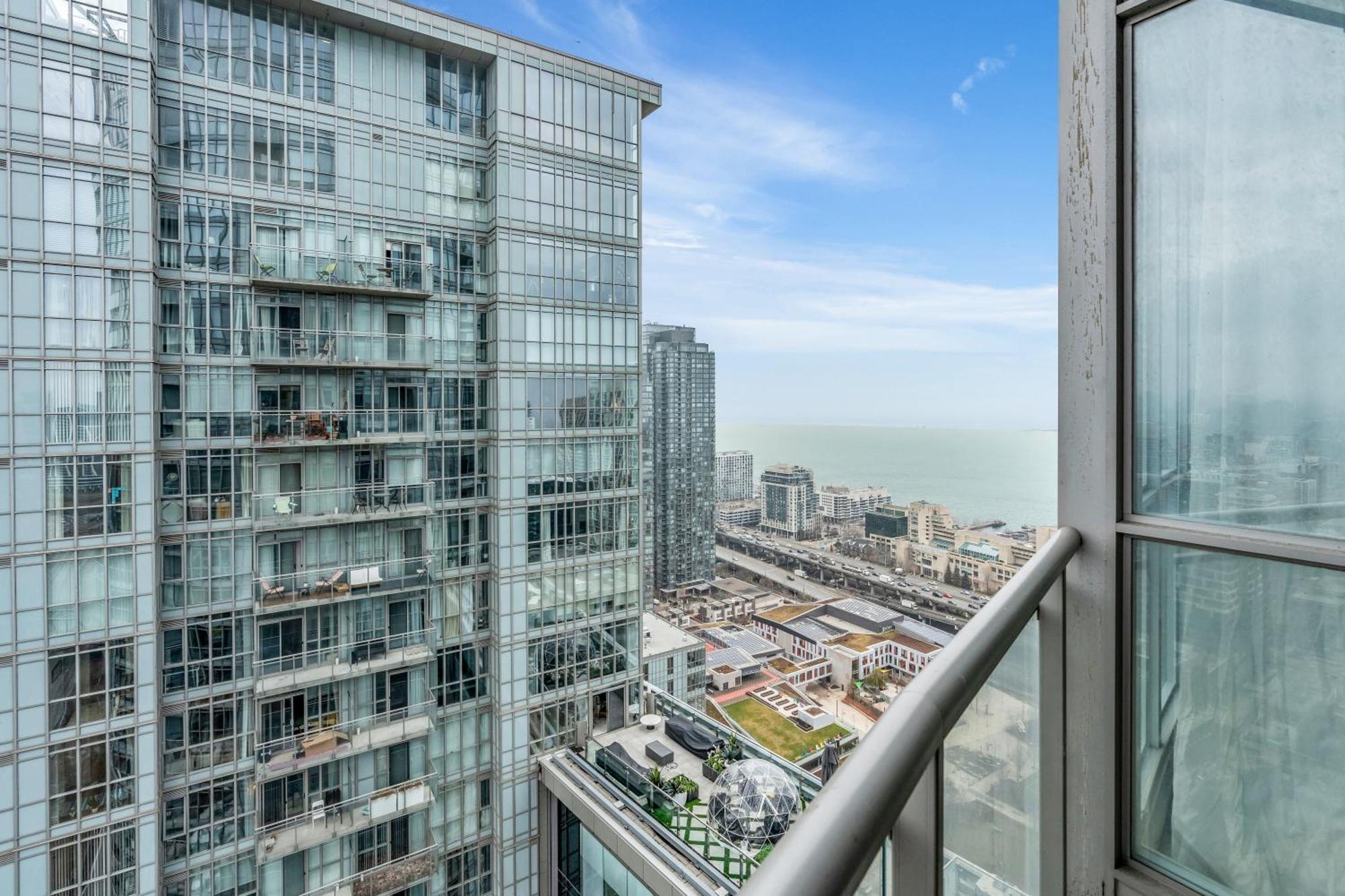 Spadina Modern Suites Toronto Eksteriør bilde